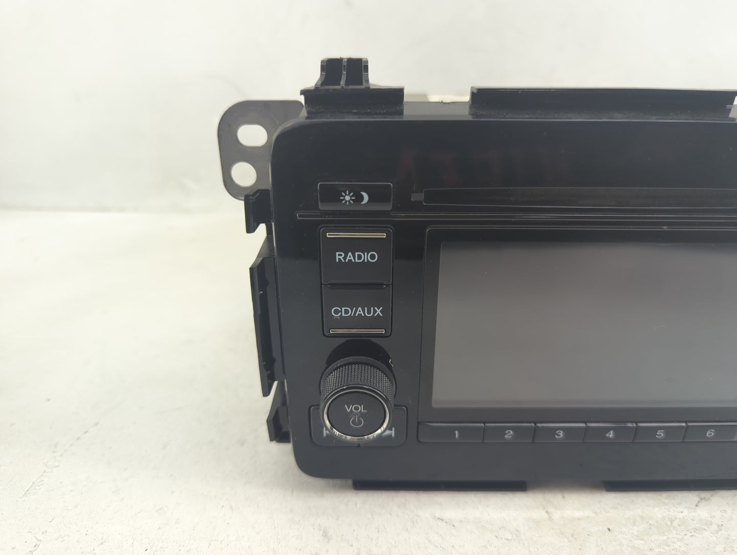 2016 Honda Hr-V Radio AM FM Cd Player Receiver Replacement P/N:39100-T7W-A710-M1 Fits OEM Used Auto Parts - Oemusedautoparts