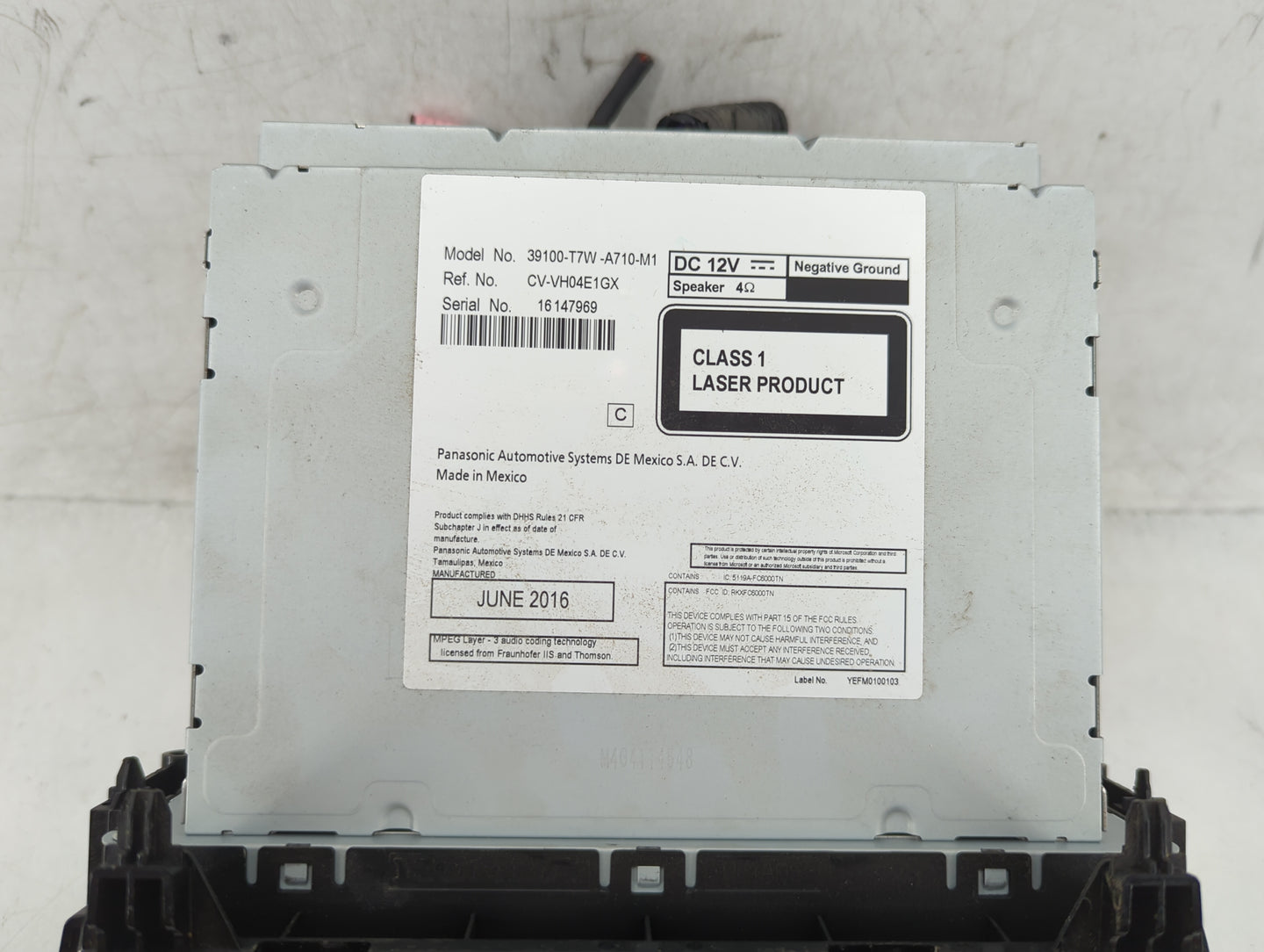 2016 Honda Hr-V Radio AM FM Cd Player Receiver Replacement P/N:39100-T7W-A710-M1 Fits OEM Used Auto Parts - Oemusedautoparts