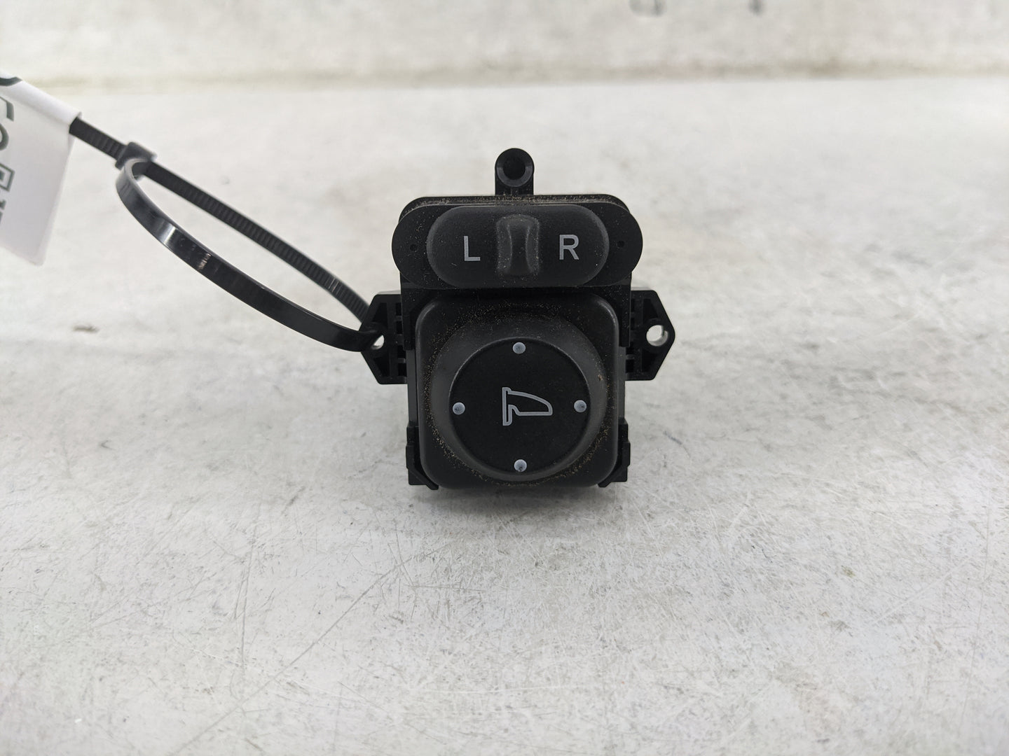 2016 Honda Hr-v Driver Left Door Mirror Power Switch M45 - Oemusedautoparts1.com