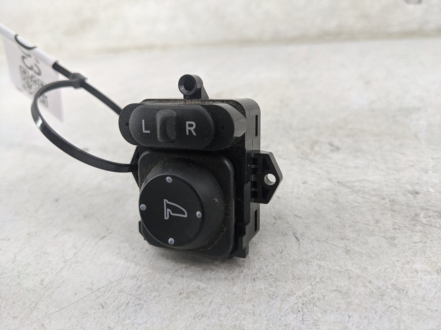 2016 Honda Hr-v Driver Left Door Mirror Power Switch M45 - Oemusedautoparts1.com