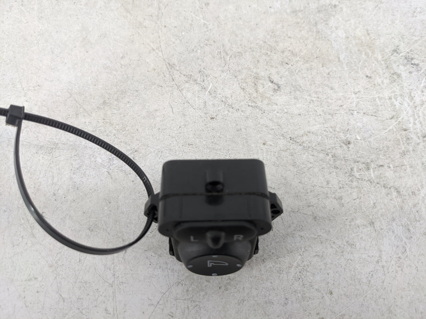 2016 Honda Hr-v Driver Left Door Mirror Power Switch M45 - Oemusedautoparts1.com