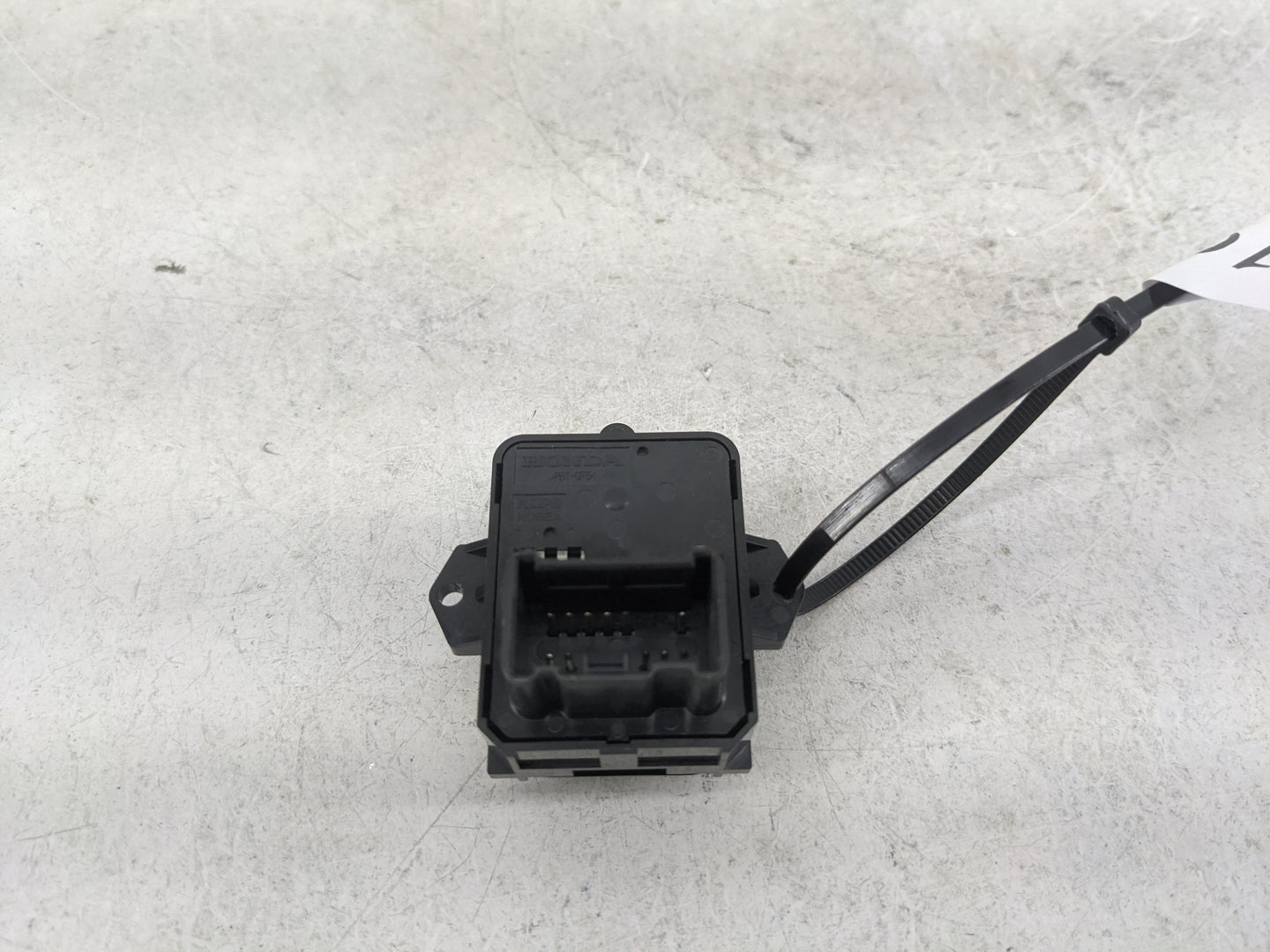 2016 Honda Hr-v Driver Left Door Mirror Power Switch M45 - Oemusedautoparts1.com