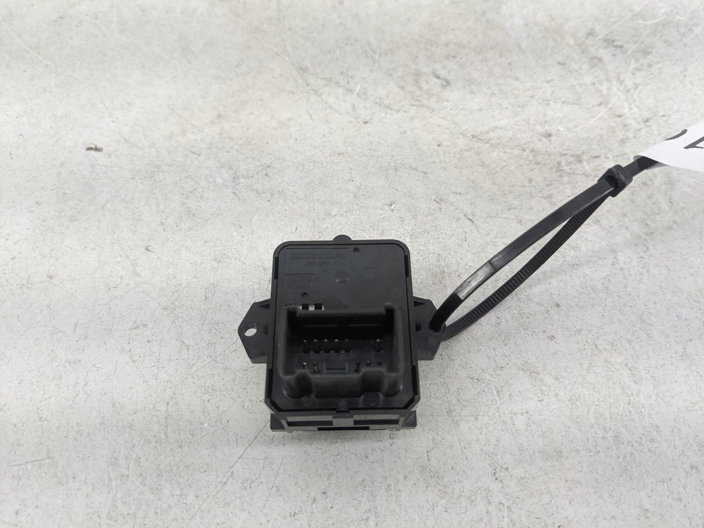 2016 Honda Hr-v Driver Left Door Mirror Power Switch M45 - Oemusedautoparts1.com