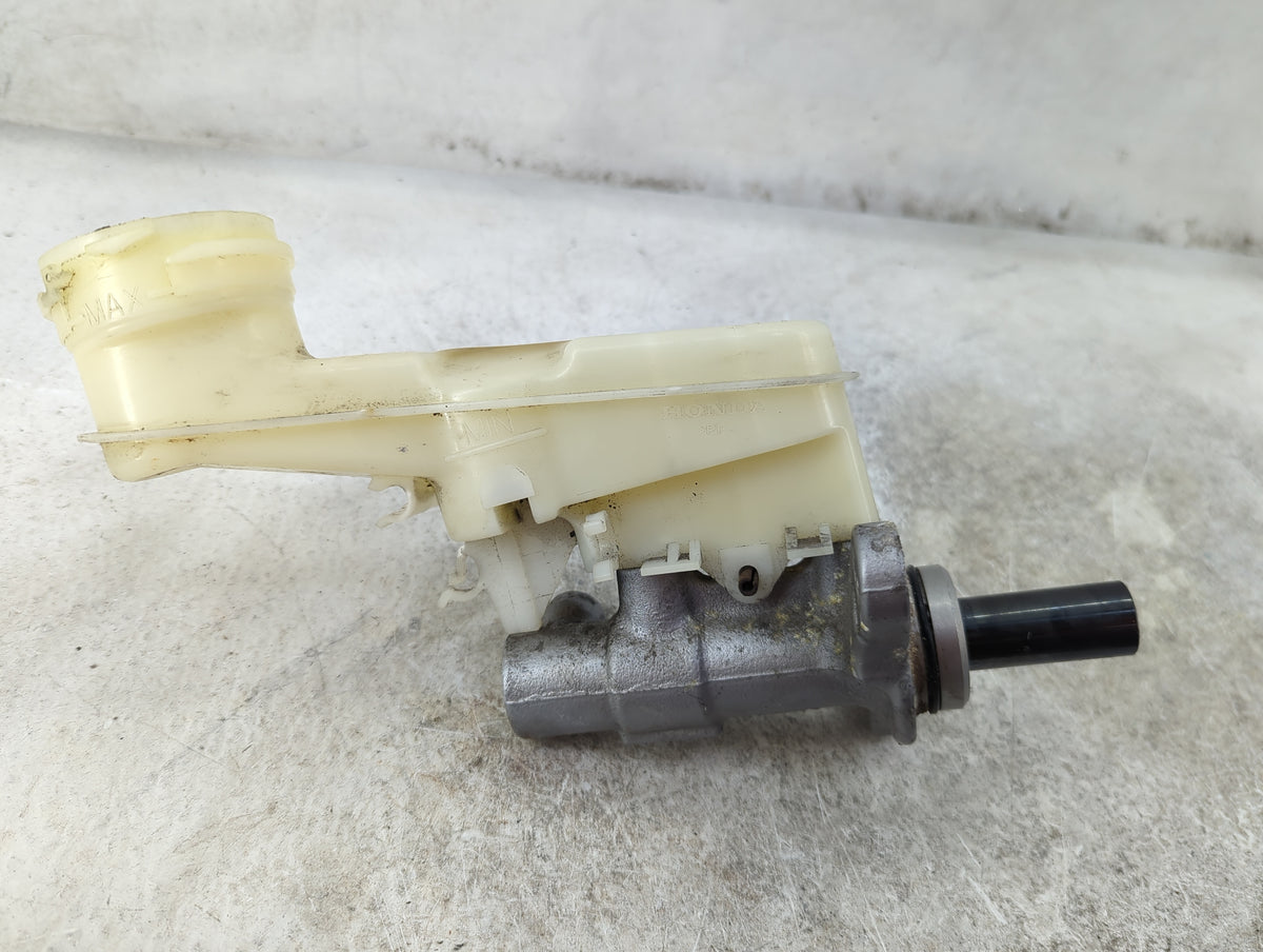 2016 Honda Hr-v Brake Master Cylinder - Oemusedautoparts1.com