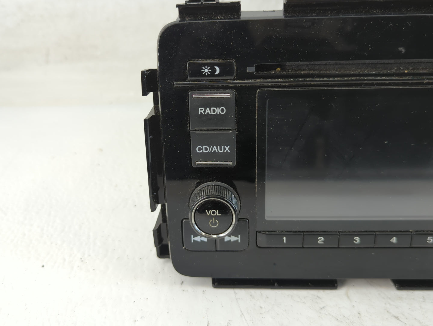 2016 Honda Hr-V Radio AM FM Cd Player Receiver Replacement P/N:39100-T7W-A710-M1 Fits OEM Used Auto Parts - Oemusedautoparts