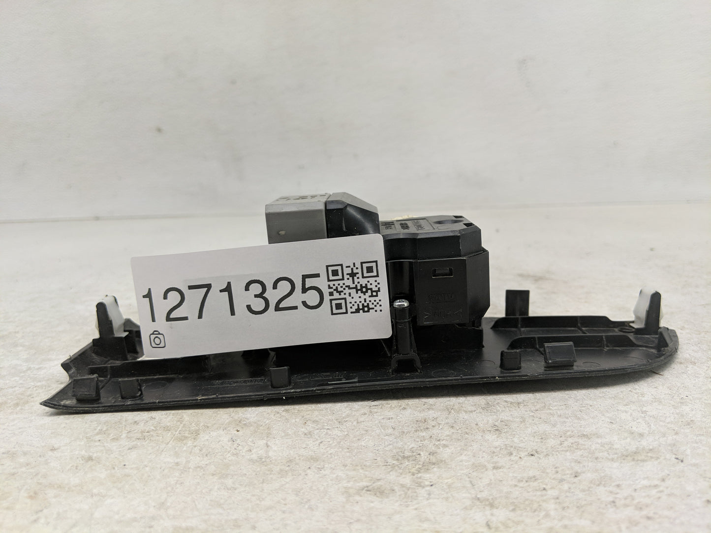 2016 Honda Odyssey Master Power Window Switch Replacement Driver Side Left Fits OEM Used Auto Parts - Oemusedautoparts1.com