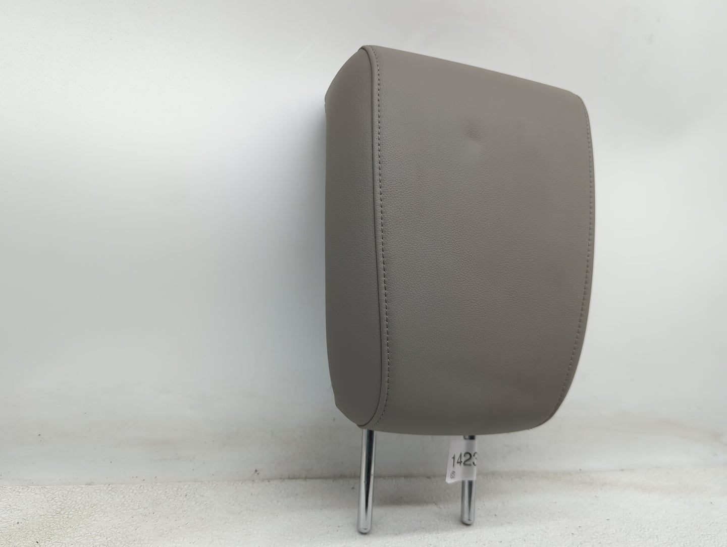 2014-2017 Honda Odyssey Headrest Head Rest Front Driver Passenger Seat Fits Fits 2014 2015 2016 2017 OEM Used Auto Parts - O