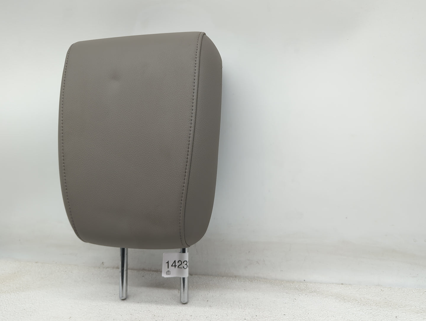 2014-2017 Honda Odyssey Headrest Head Rest Front Driver Passenger Seat Fits Fits 2014 2015 2016 2017 OEM Used Auto Parts - O