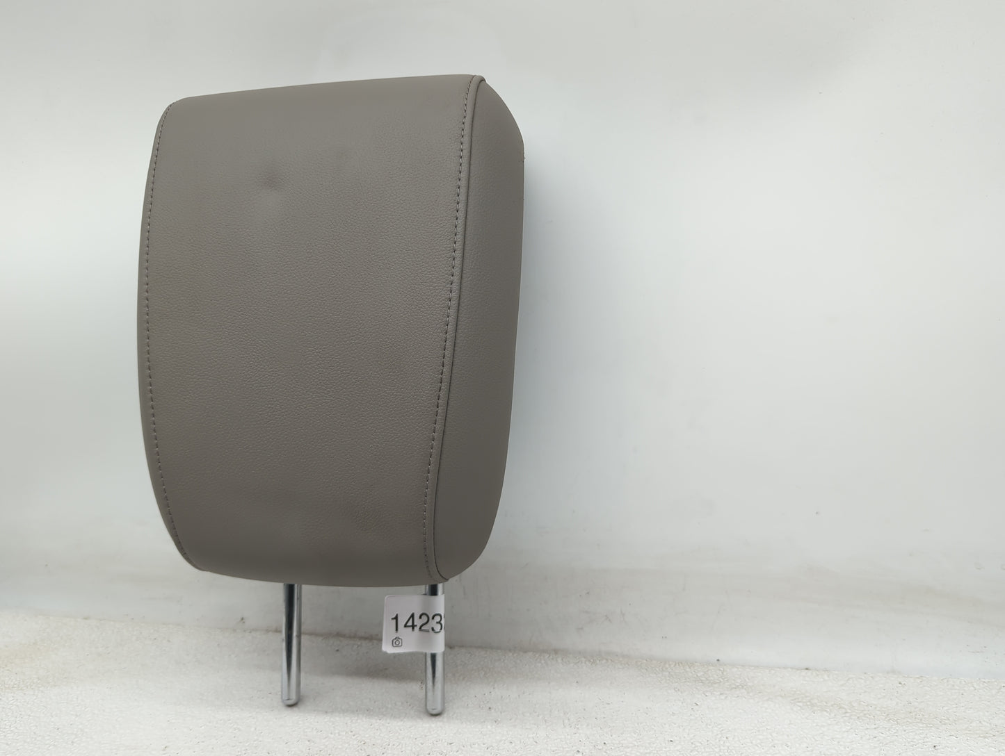 2014-2017 Honda Odyssey Headrest Head Rest Front Driver Passenger Seat Fits Fits 2014 2015 2016 2017 OEM Used Auto Parts - O