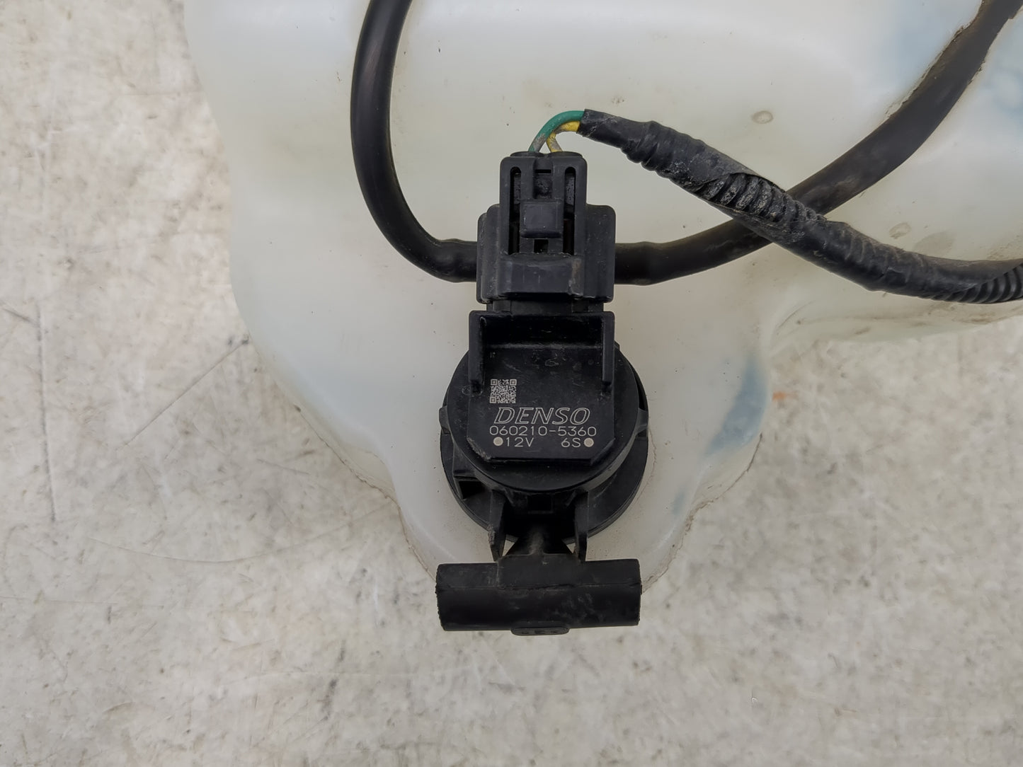 2011-2017 Honda Odyssey Windshield Washer Fluid Reservoir Bottle Oem - Oemusedautoparts1.com