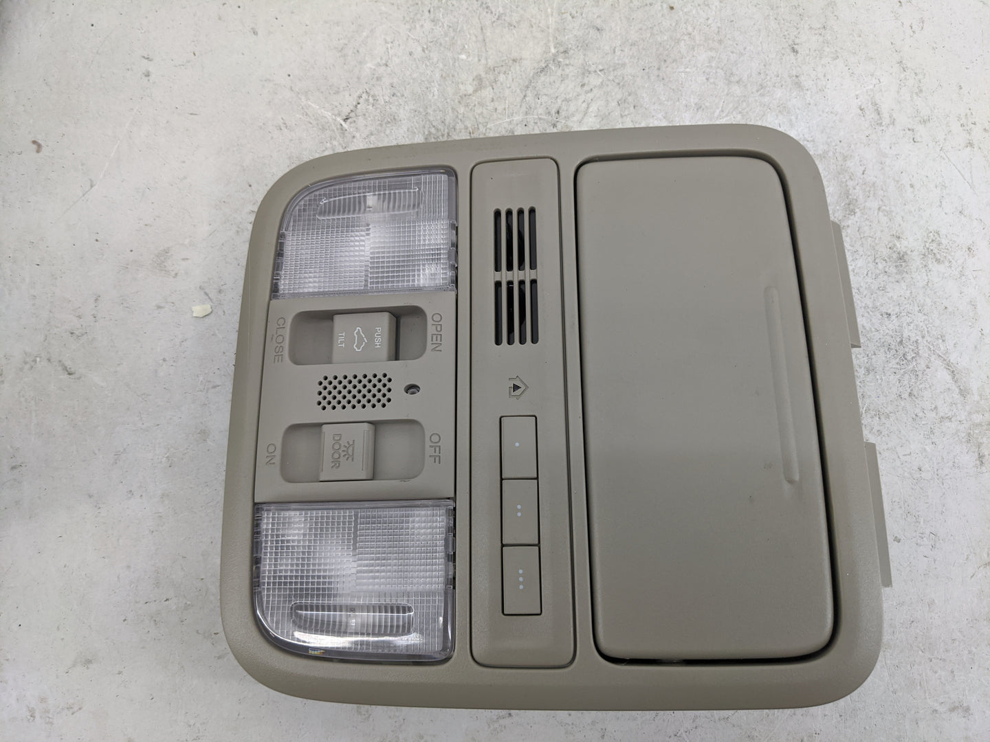 2011-2017 Honda Odyssey Overhead Console W/rear Climate Control Tan - Oemusedautoparts1.com