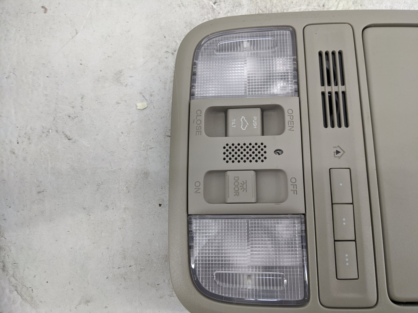 2011-2017 Honda Odyssey Overhead Console W/rear Climate Control Tan - Oemusedautoparts1.com
