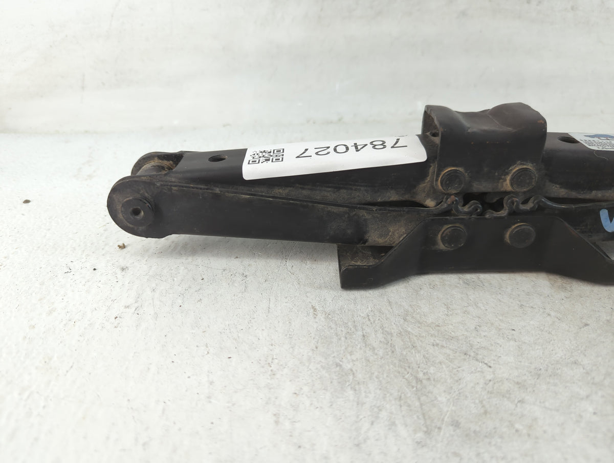 2016 Honda Odyssey Spare Scissor Car Jack 784027 - Oemusedautoparts1.com