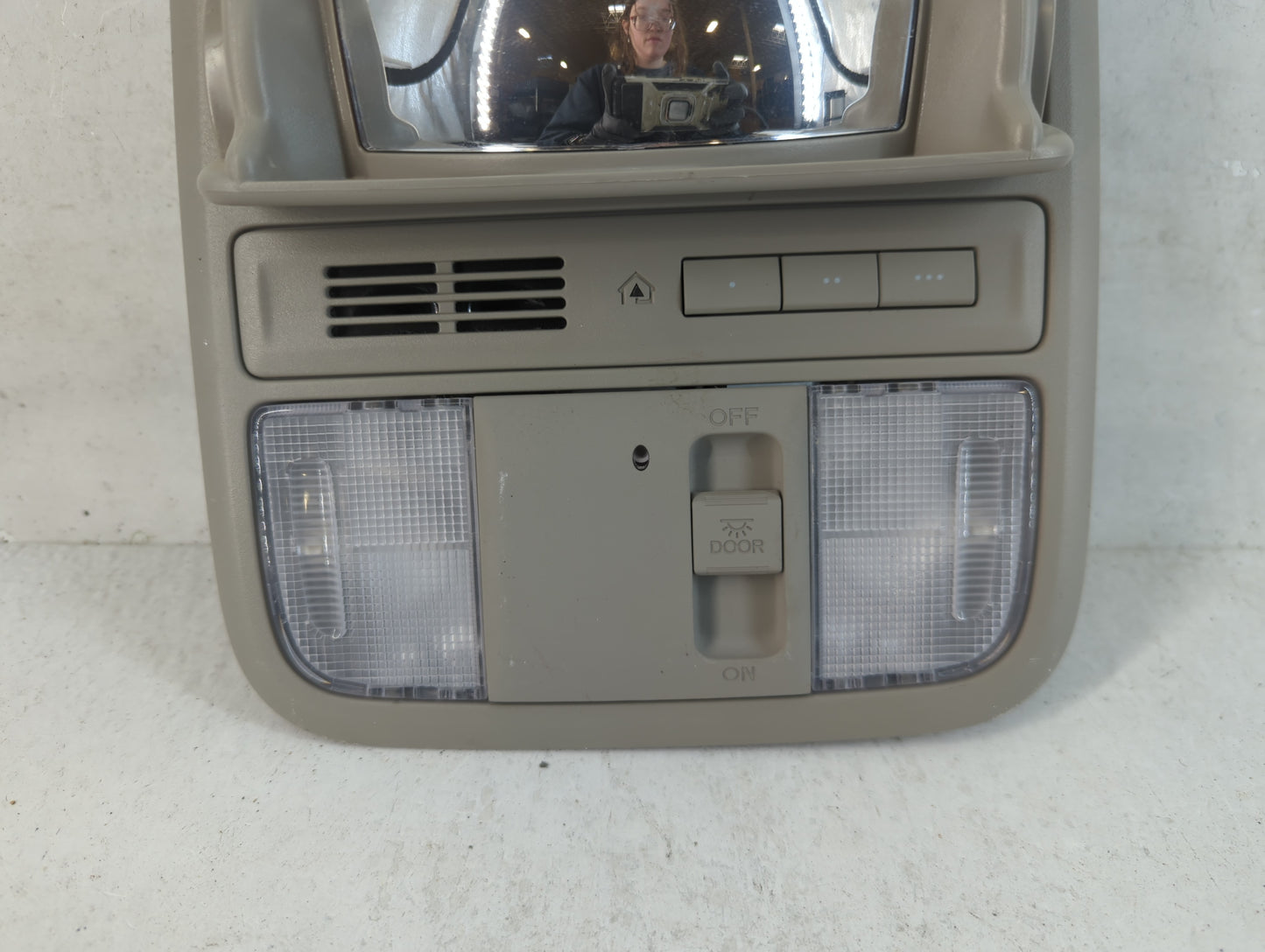 2016 Honda Odyssey Overhead Roof Console - Oemusedautoparts1.com