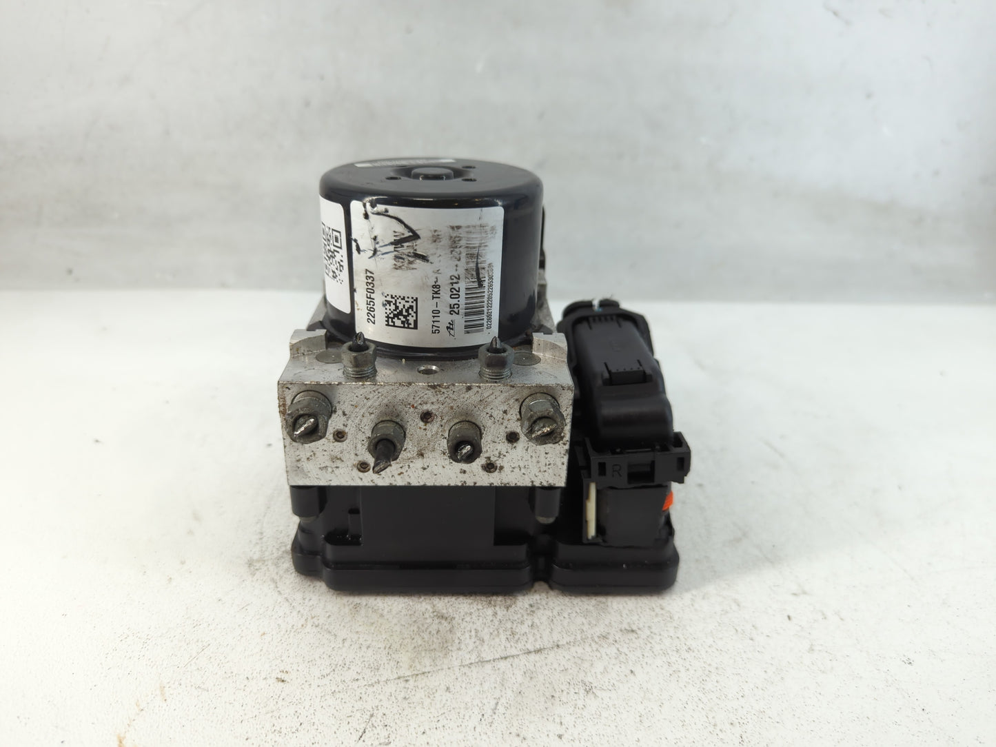2016 Honda Odyssey ABS Pump Control Module Replacement P/N:57110-TK8-A Fits OEM Used Auto Parts - Oemusedautoparts1.com
