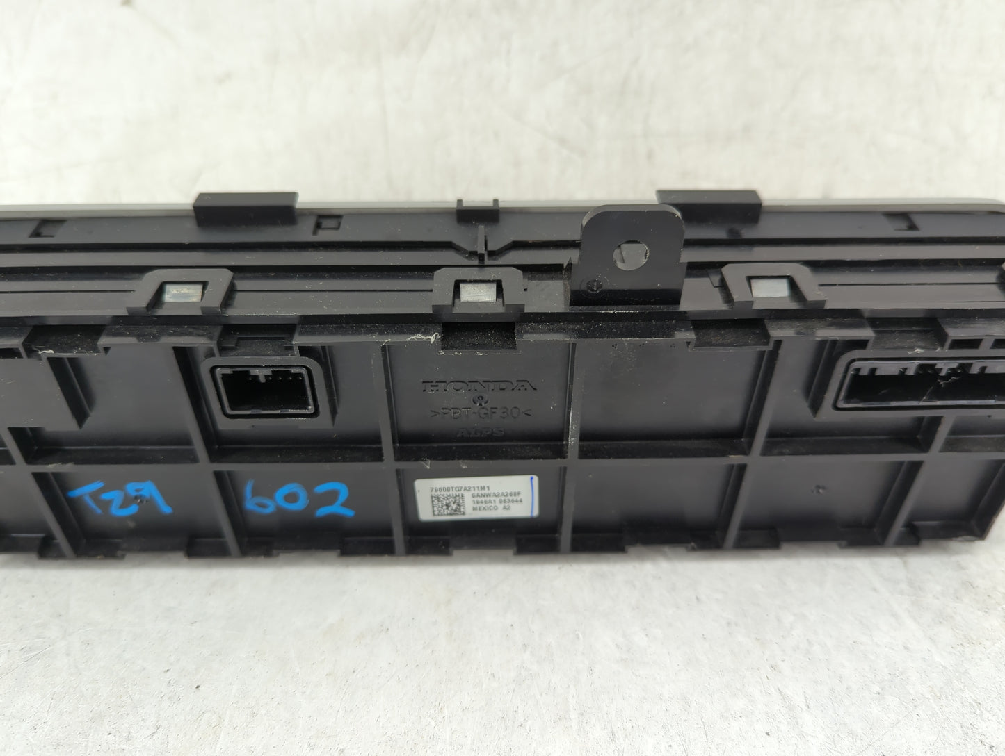 2016-2018 Honda Pilot Climate Control Module Temperature AC/Heater Replacement P/N:79600TG7A610M1 Fits Fits 2016 2017 2018 O