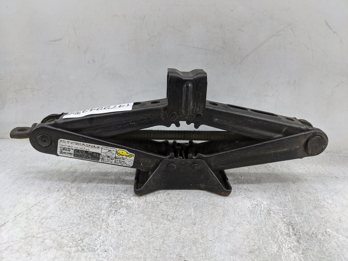 2016 Honda Pilot Spare Scissor Car Jack - Oemusedautoparts1.com