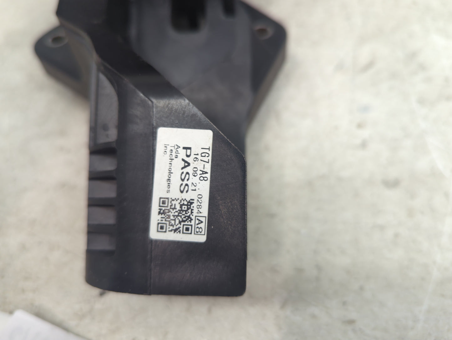 2016 Honda Pilot Floor Console Assembly Shifter 1480494 - Oemusedautoparts1.com