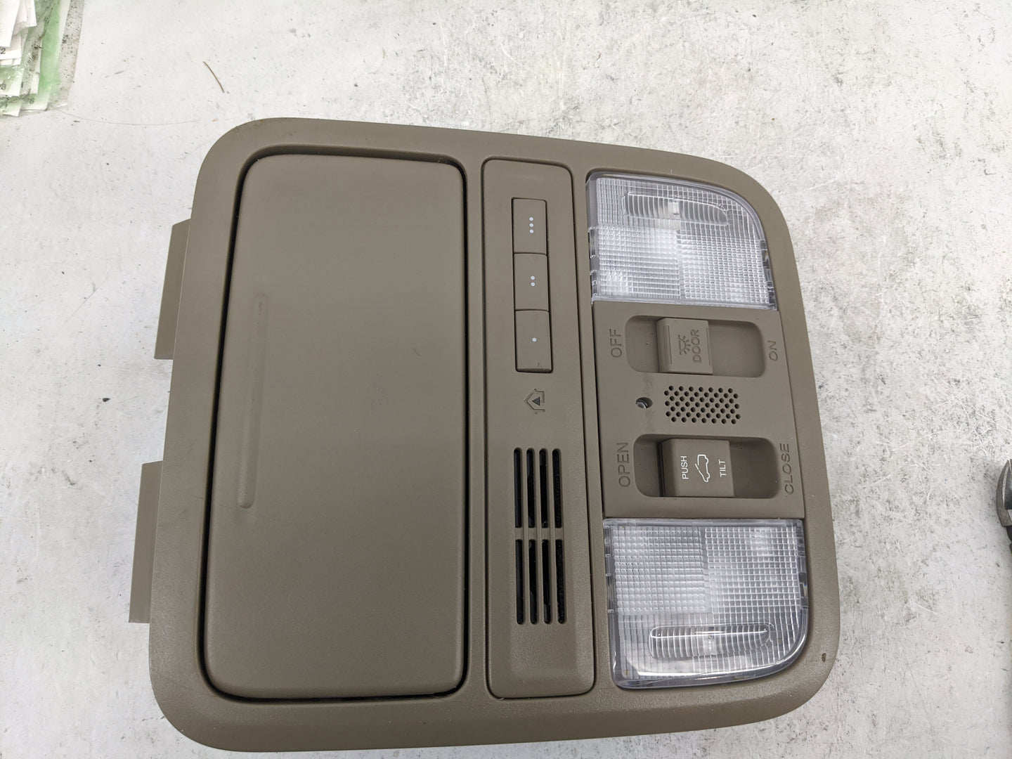 2016-2022 Honda Pilot Overhead Console W/rear Climate Control Tan - Oemusedautoparts1.com