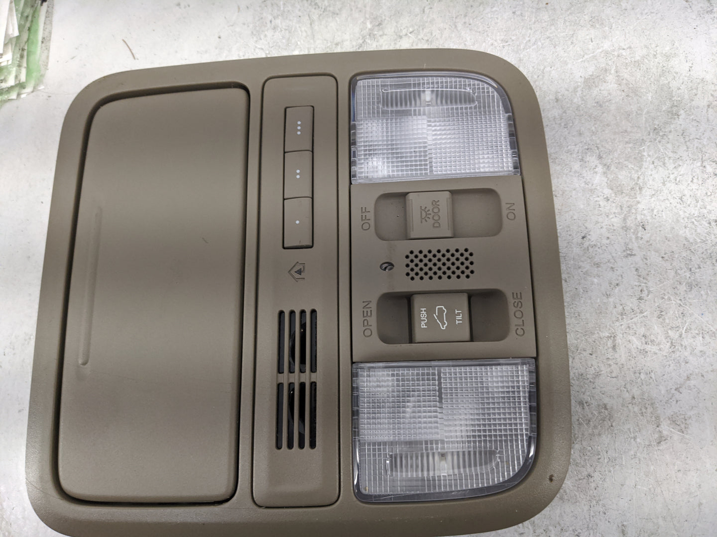 2016-2022 Honda Pilot Overhead Console W/rear Climate Control Tan - Oemusedautoparts1.com