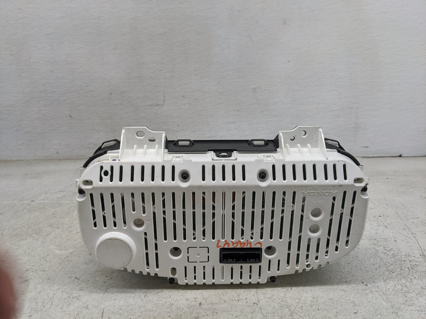 2016 Honda Pilot Instrument Cluster Speedometer Gauges P/N:78100-TG7-A420-M1 Miles: Fits OEM Used Auto Parts - Oemusedautopa