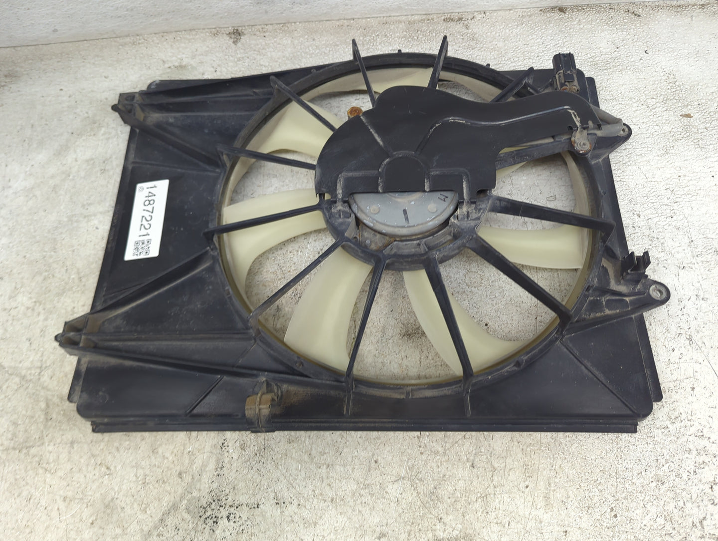 2016-2022 Honda Pilot Left Radiator Fan Motor Assembly - Oemusedautoparts1.com