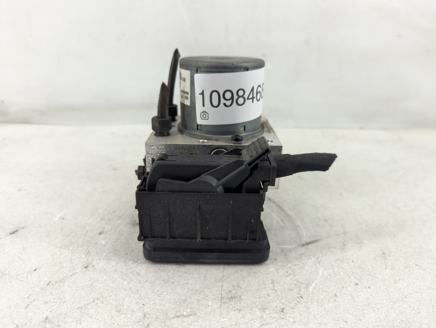 2015-2017 Hyundai Accent ABS Pump Control Module Replacement P/N:58920-1R460 Fits Fits 2015 2016 2017 OEM Used Auto Parts - 