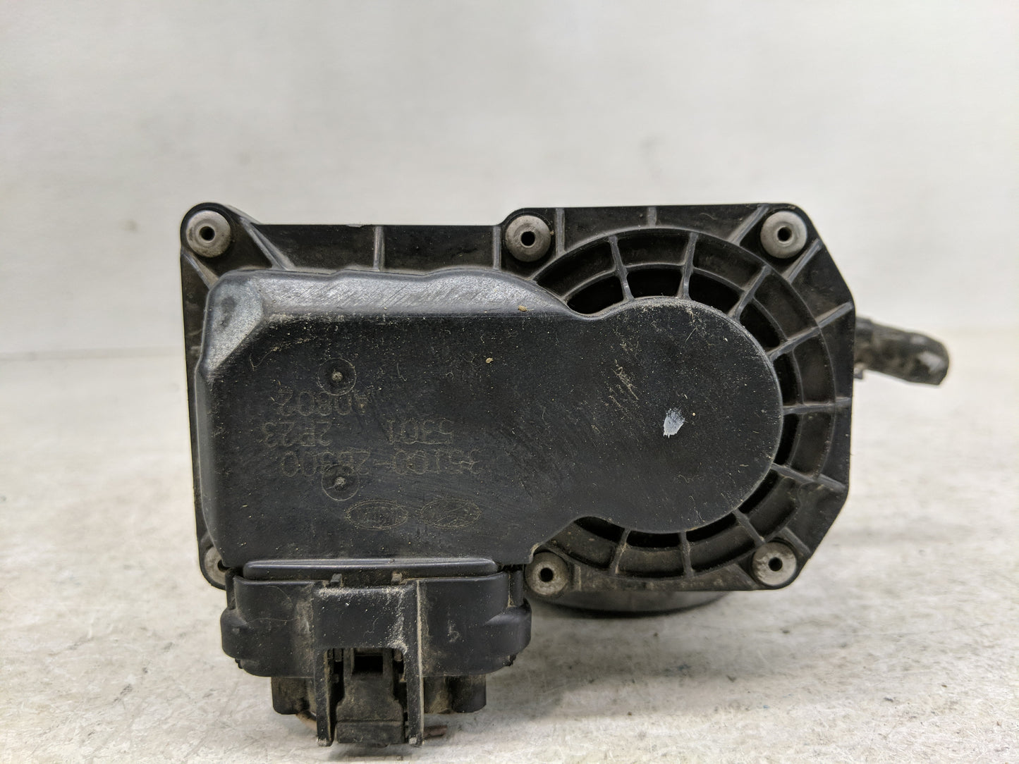 2012-2019 Hyundai Accent Throttle Body P/N:35100-2B300 Fits Fits 2012 2013 2014 2015 2016 2017 2018 2019 OEM Used Auto Parts