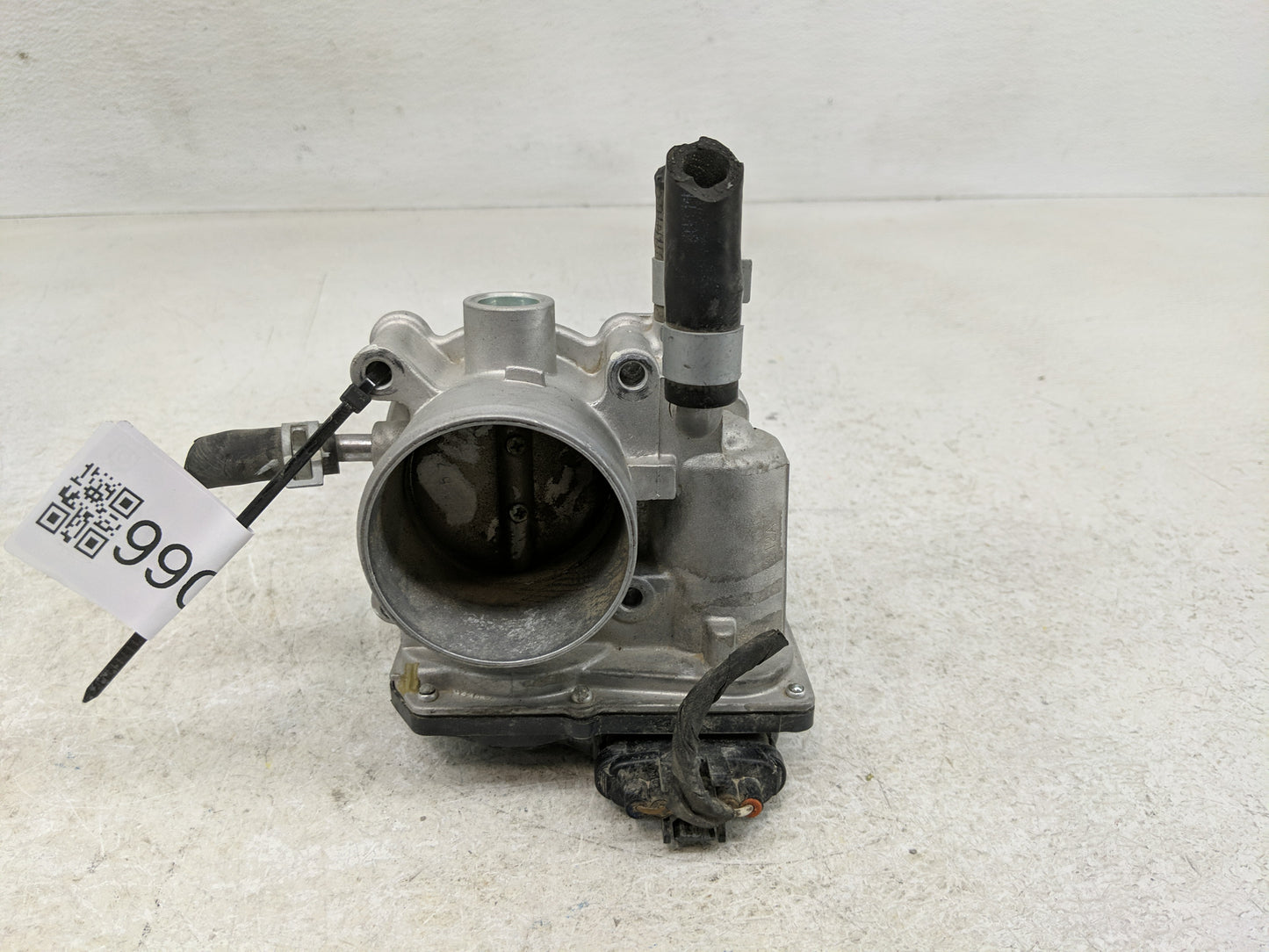 2012-2019 Hyundai Accent Throttle Body P/N:35100-2B300 Fits Fits 2012 2013 2014 2015 2016 2017 2018 2019 OEM Used Auto Parts