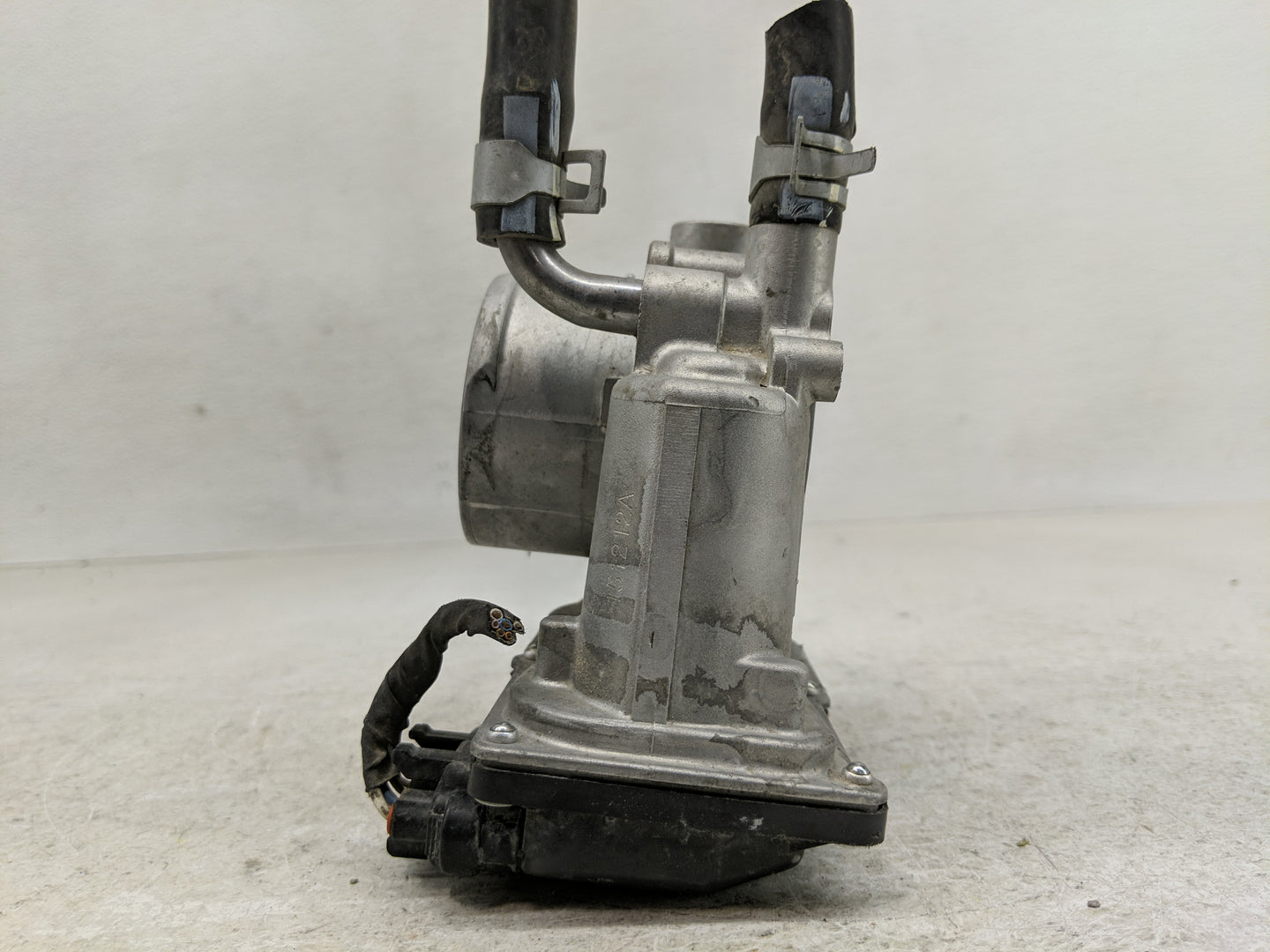 2012-2019 Hyundai Accent Throttle Body P/N:35100-2B300 Fits Fits 2012 2013 2014 2015 2016 2017 2018 2019 OEM Used Auto Parts