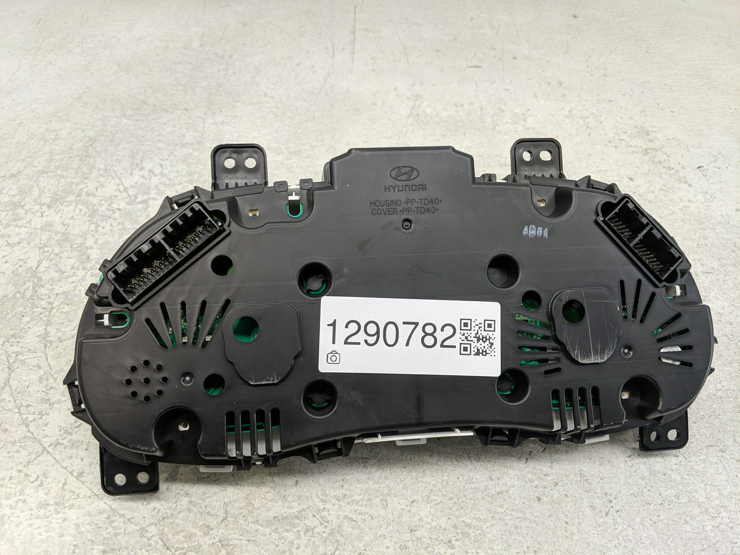2015-2017 Hyundai Accent Instrument Cluster Speedometer Gauges P/N:94021-1R510 Fits Fits 2015 2016 2017 OEM Used Auto Parts 