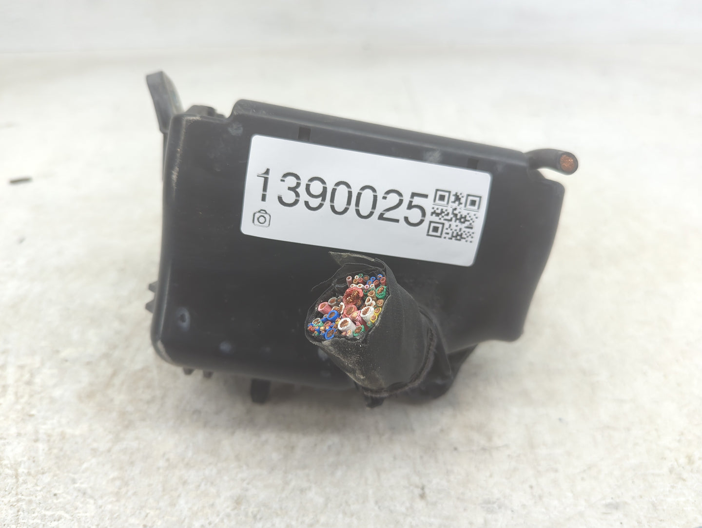 2015-2017 Hyundai Accent Fusebox Fuse Box Panel Relay Module P/N:914201R520 Fits Fits 2015 2016 2017 OEM Used Auto Parts - O