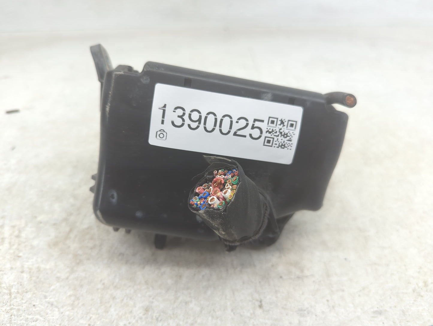 2015-2017 Hyundai Accent Fusebox Fuse Box Panel Relay Module P/N:914201R520 Fits Fits 2015 2016 2017 OEM Used Auto Parts - O