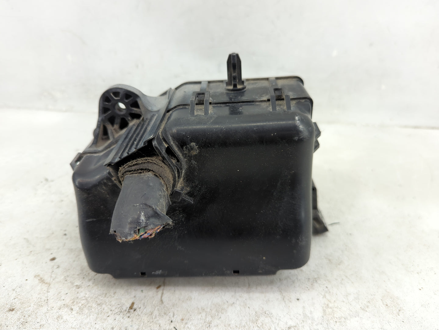 2015-2017 Hyundai Accent Fusebox Fuse Box Panel Relay Module Fits Fits 2015 2016 2017 OEM Used Auto Parts - Oemusedautoparts