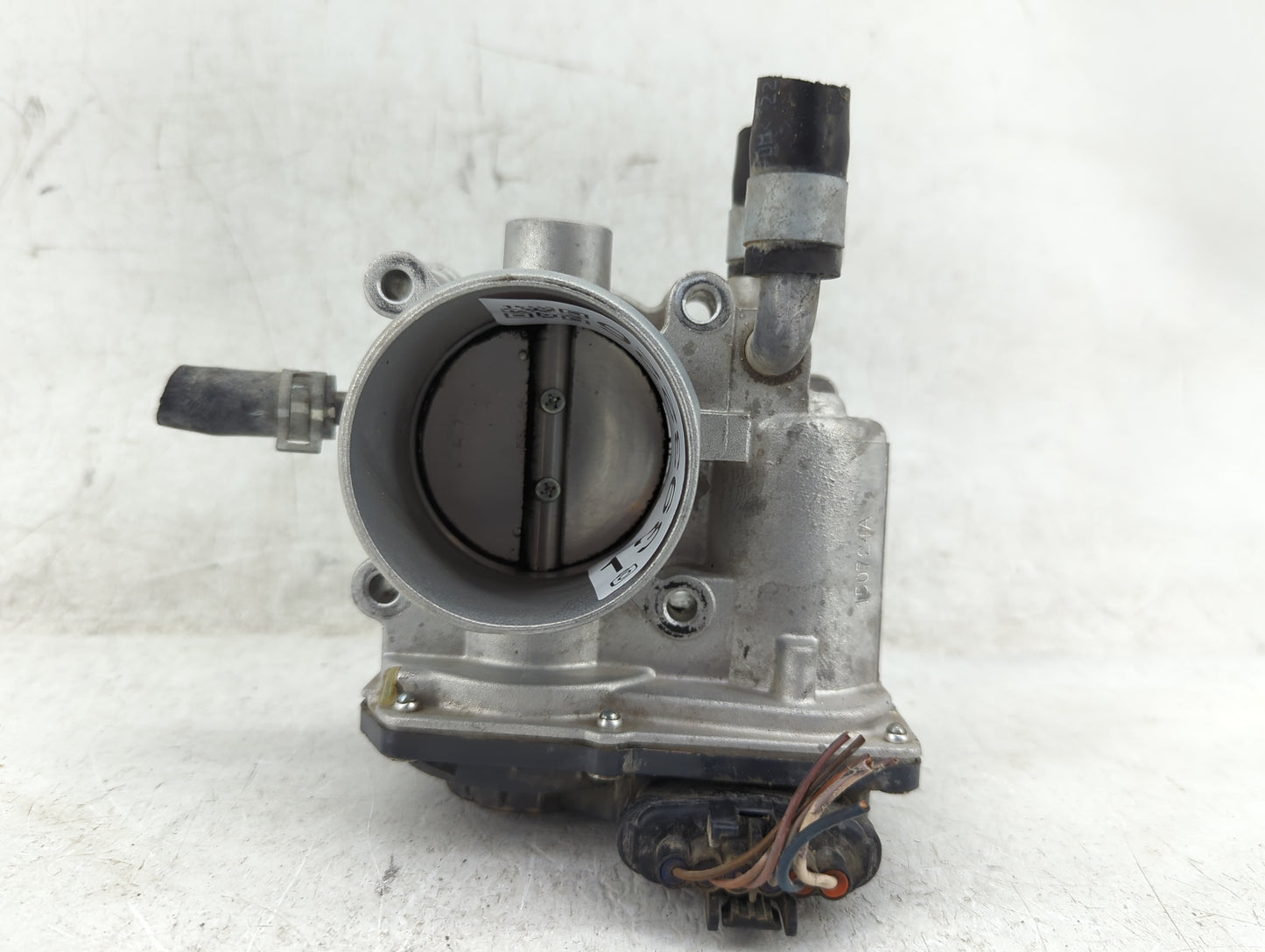 2012-2019 Hyundai Accent Throttle Body P/N:35100-2B300 Fits Fits 2012 2013 2014 2015 2016 2017 2018 2019 OEM Used Auto Parts