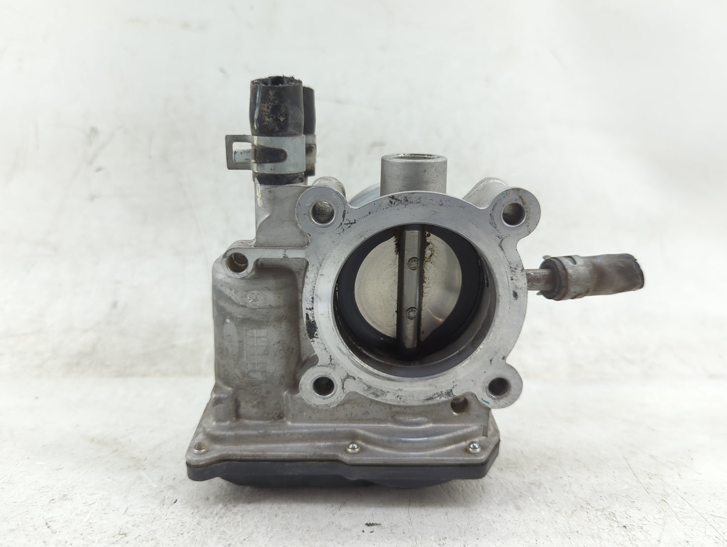 2012-2019 Hyundai Accent Throttle Body P/N:35100-2B300 Fits Fits 2012 2013 2014 2015 2016 2017 2018 2019 OEM Used Auto Parts