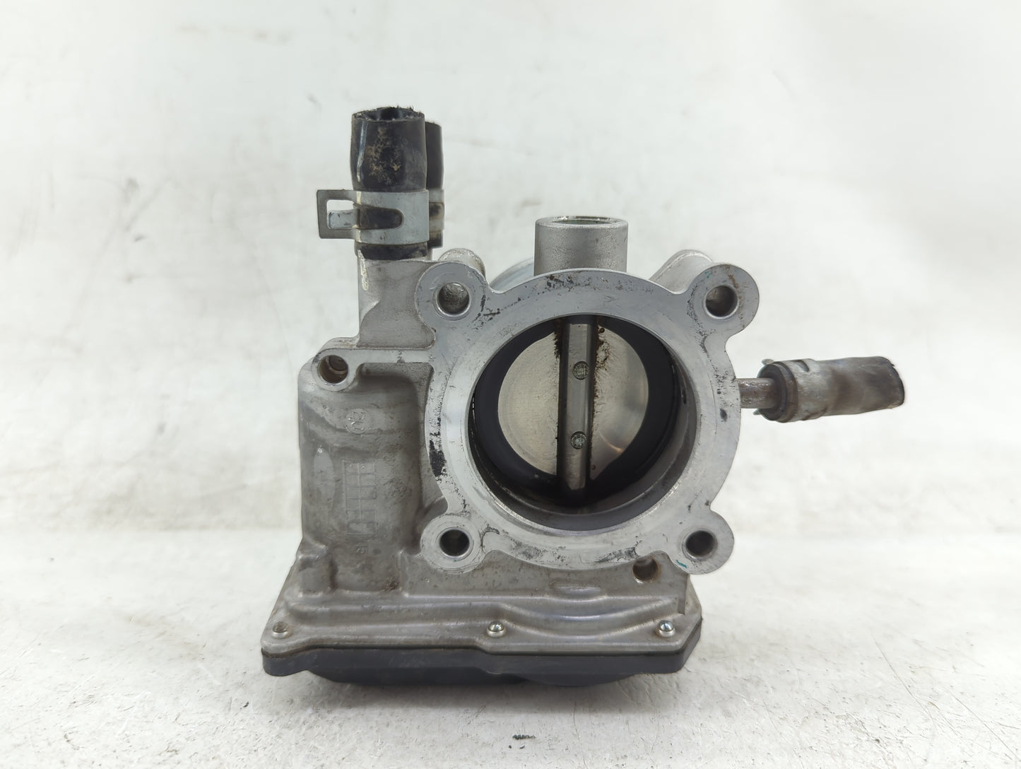 2012-2019 Hyundai Accent Throttle Body P/N:35100-2B300 Fits Fits 2012 2013 2014 2015 2016 2017 2018 2019 OEM Used Auto Parts