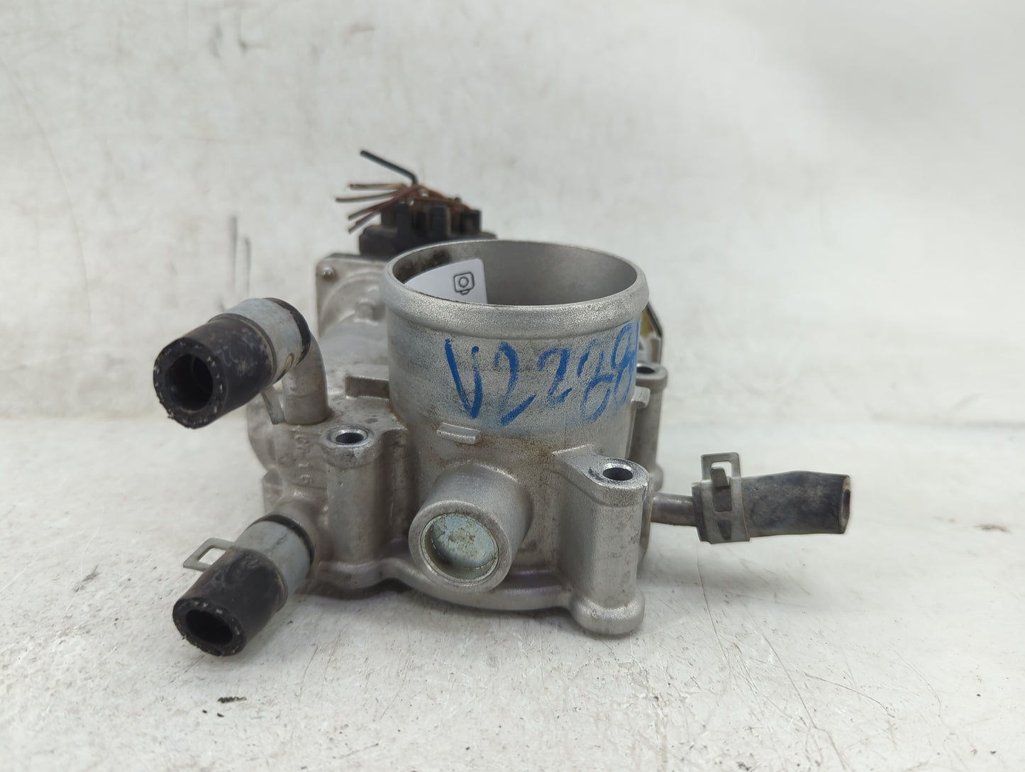 2012-2019 Hyundai Accent Throttle Body P/N:35100-2B300 Fits Fits 2012 2013 2014 2015 2016 2017 2018 2019 OEM Used Auto Parts