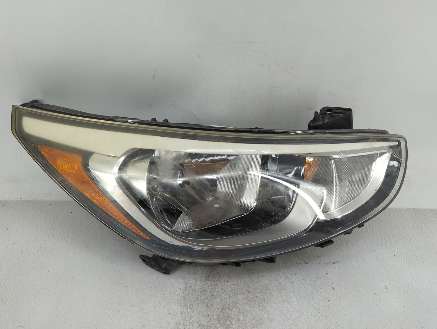 2015-2017 Hyundai Accent Passenger Right Oem Head Light Headlight Lamp - Oemusedautoparts1.com