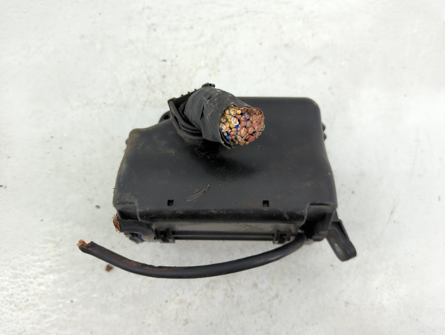 2015-2017 Hyundai Accent Fusebox Fuse Box Panel Relay Module Fits Fits 2015 2016 2017 OEM Used Auto Parts - Oemusedautoparts