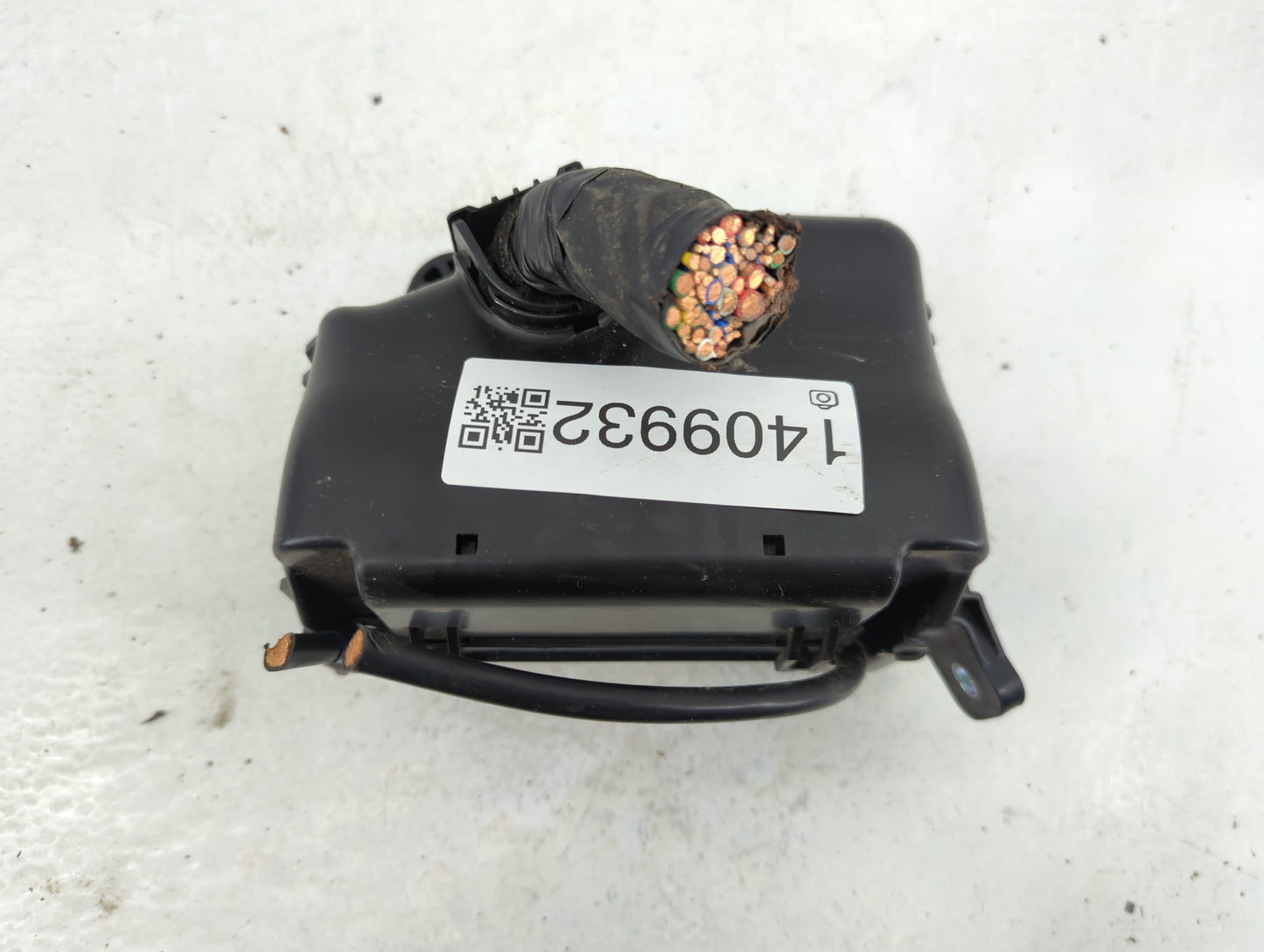 2015-2017 Hyundai Accent Fusebox Fuse Box Panel Relay Module P/N:91420-1R580 Fits Fits 2015 2016 2017 OEM Used Auto Parts - 