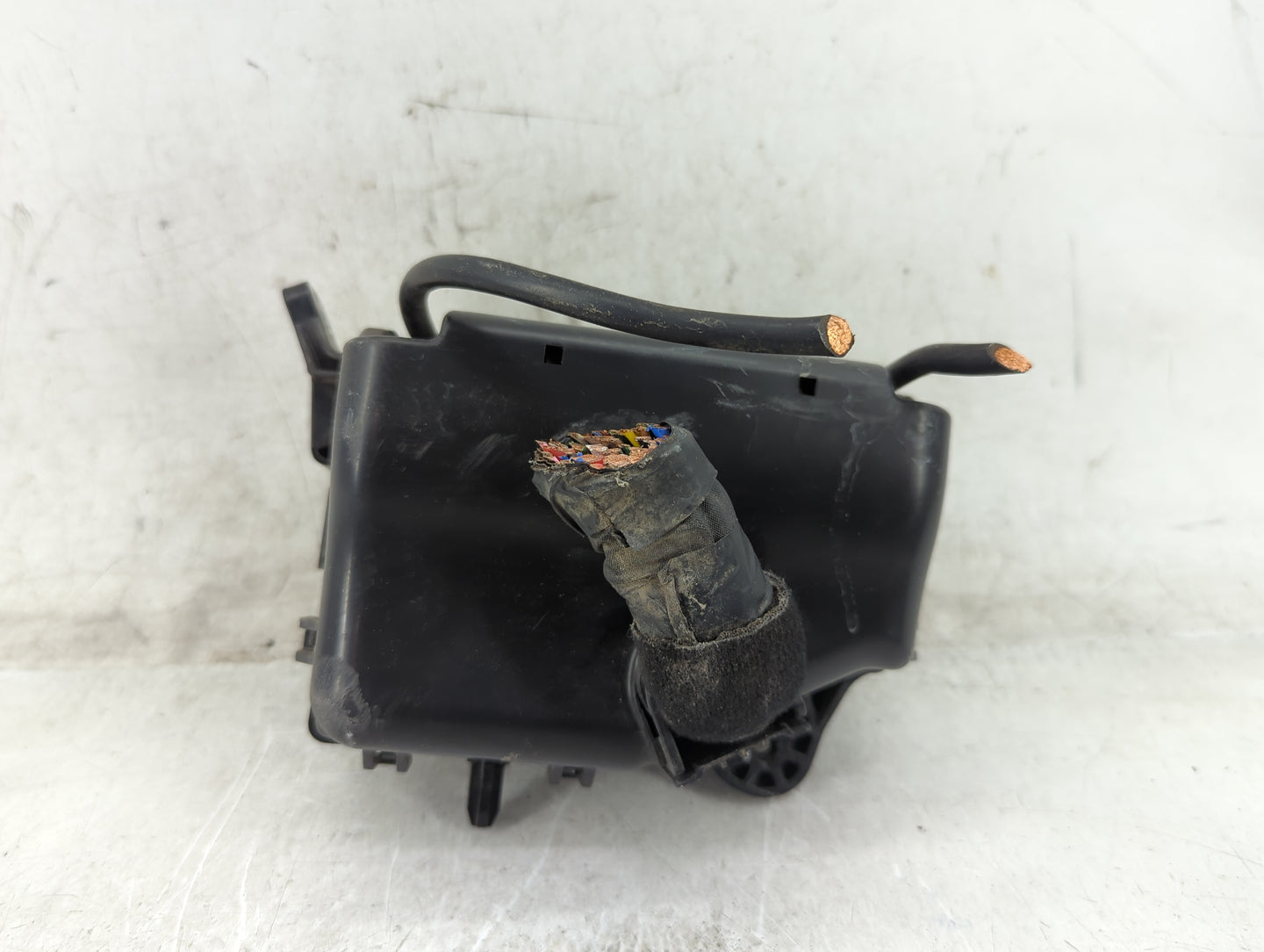 2015-2017 Hyundai Accent Fusebox Fuse Box Panel Relay Module P/N:91420-1R610 Fits Fits 2015 2016 2017 OEM Used Auto Parts - 