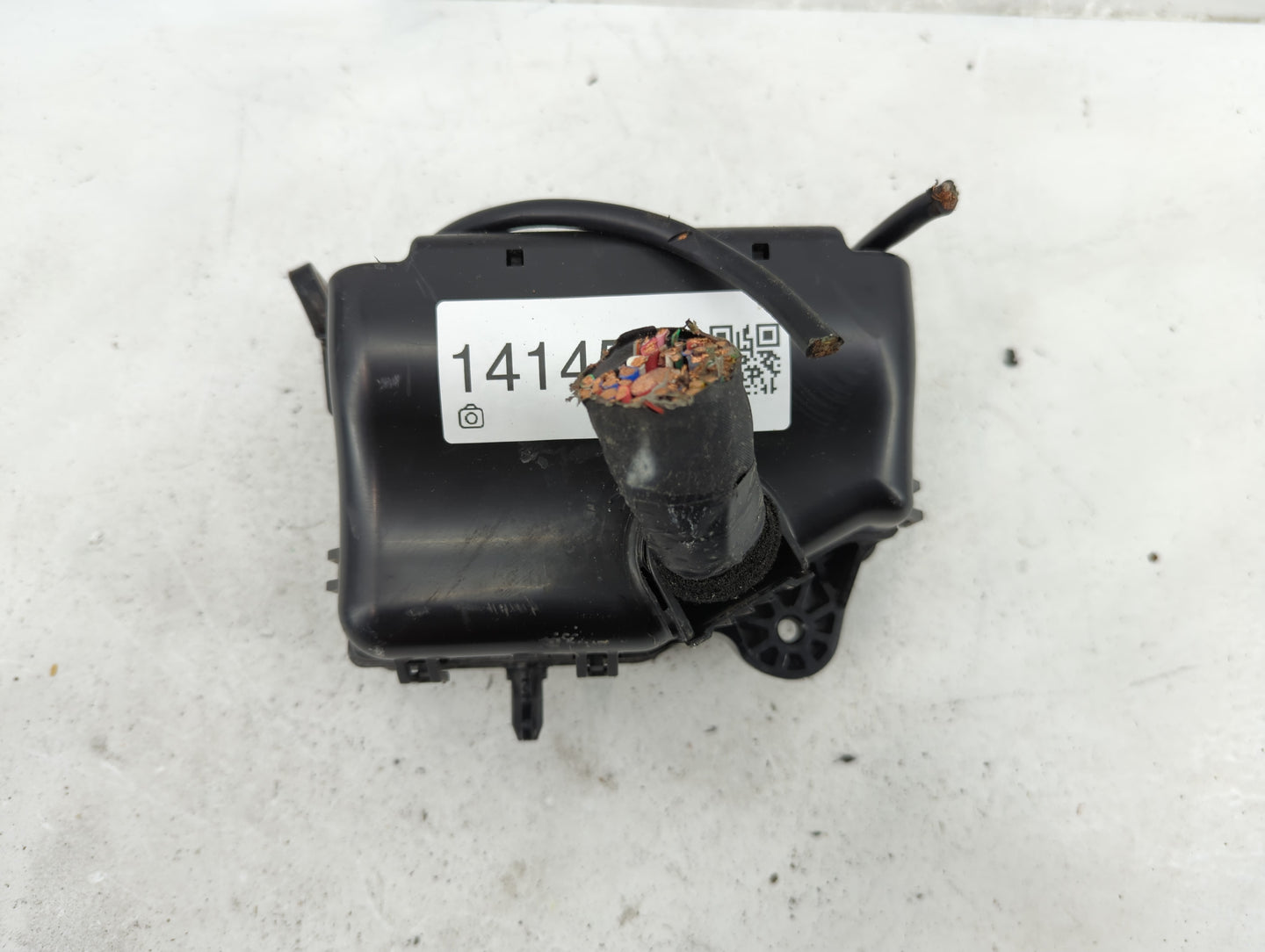 2015-2017 Hyundai Accent Fusebox Fuse Box Panel Relay Module P/N:91420-1R620 Fits Fits 2015 2016 2017 OEM Used Auto Parts - 