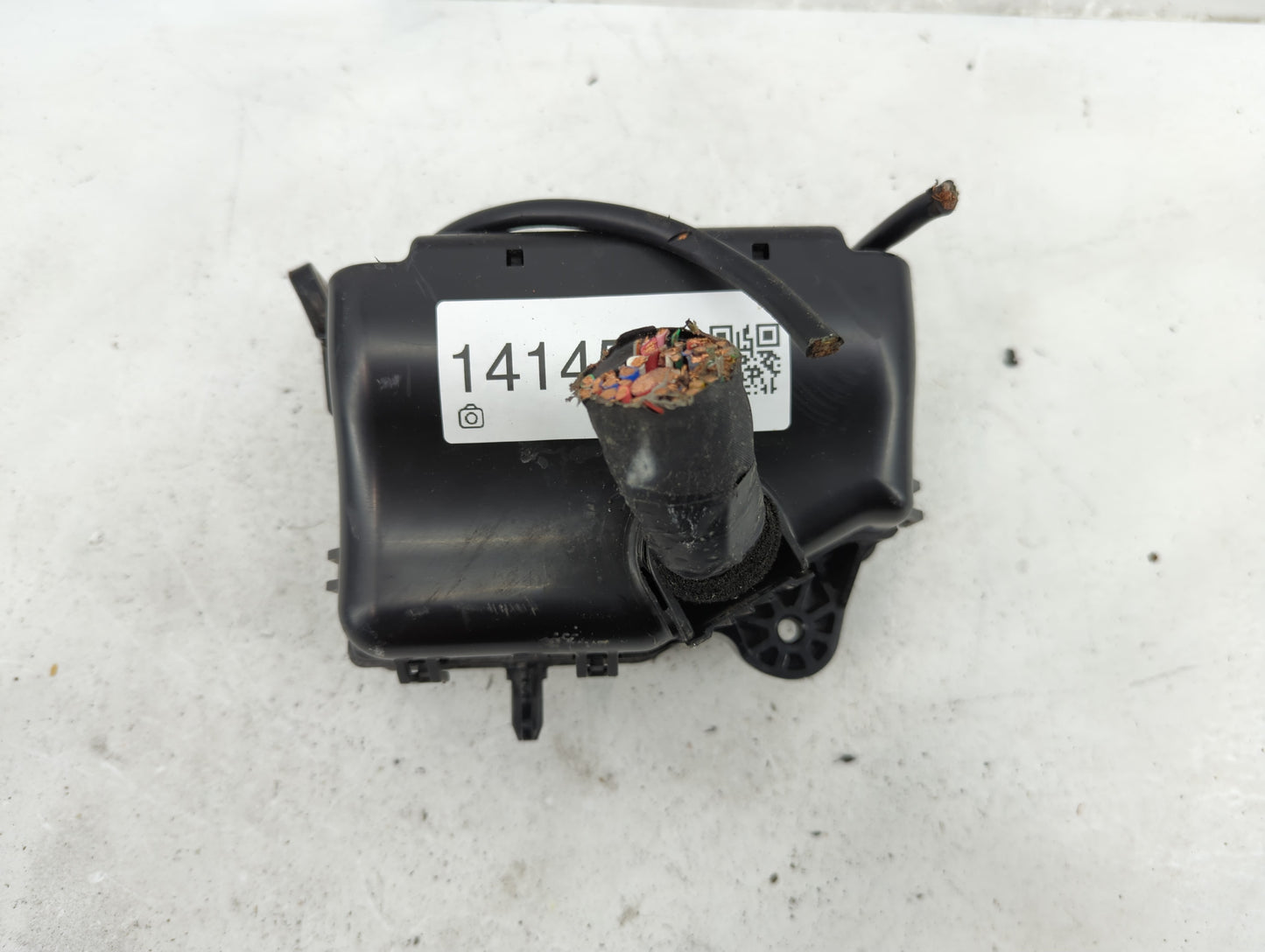 2015-2017 Hyundai Accent Fusebox Fuse Box Panel Relay Module P/N:91420-1R620 Fits Fits 2015 2016 2017 OEM Used Auto Parts - 