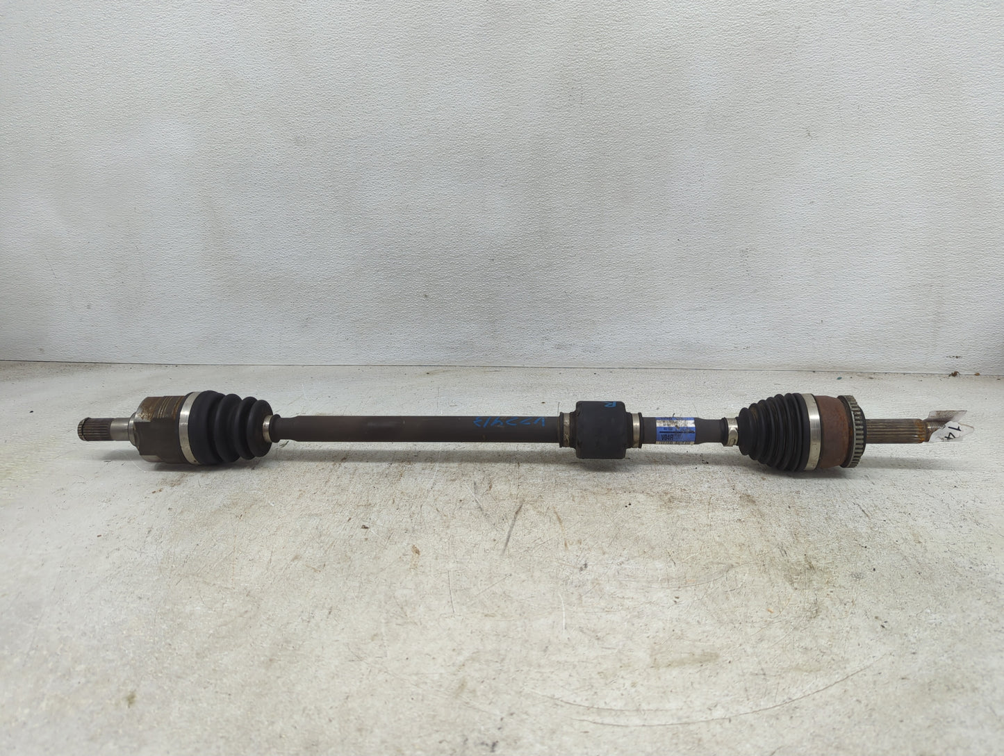 2012-2017 Hyundai Accent Axle Shaft Front Passenger Cv C/v - Oemusedautoparts1.com
