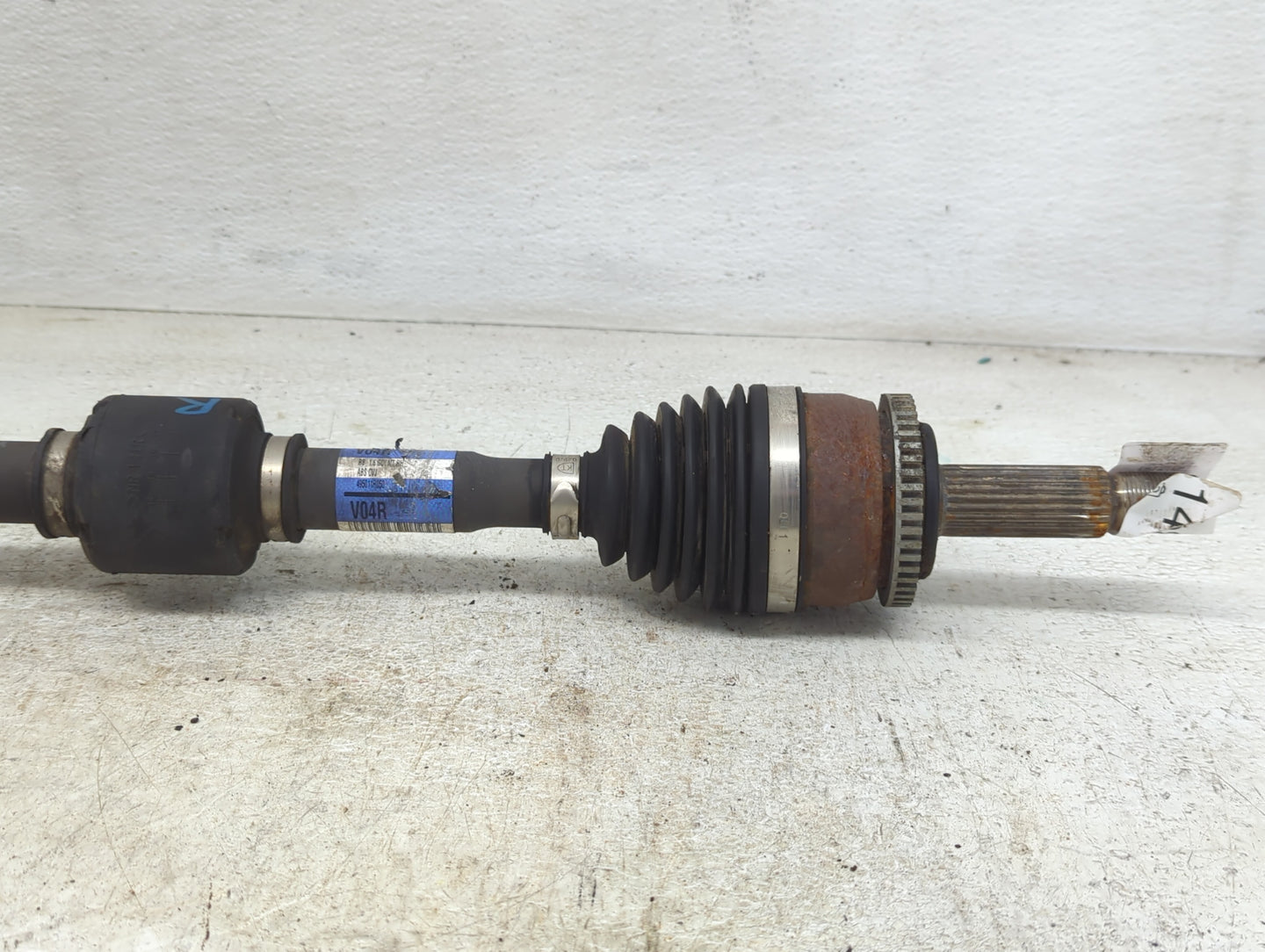 2012-2017 Hyundai Accent Axle Shaft Front Passenger Cv C/v - Oemusedautoparts1.com