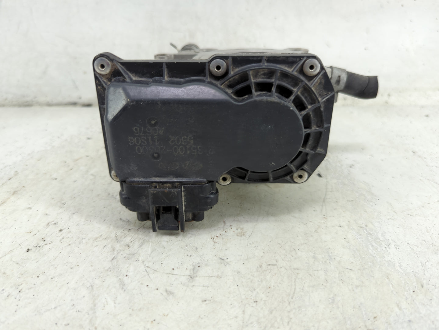 2012-2019 Hyundai Accent Throttle Body P/N:35100-2B300 Fits Fits 2012 2013 2014 2015 2016 2017 2018 2019 OEM Used Auto Parts