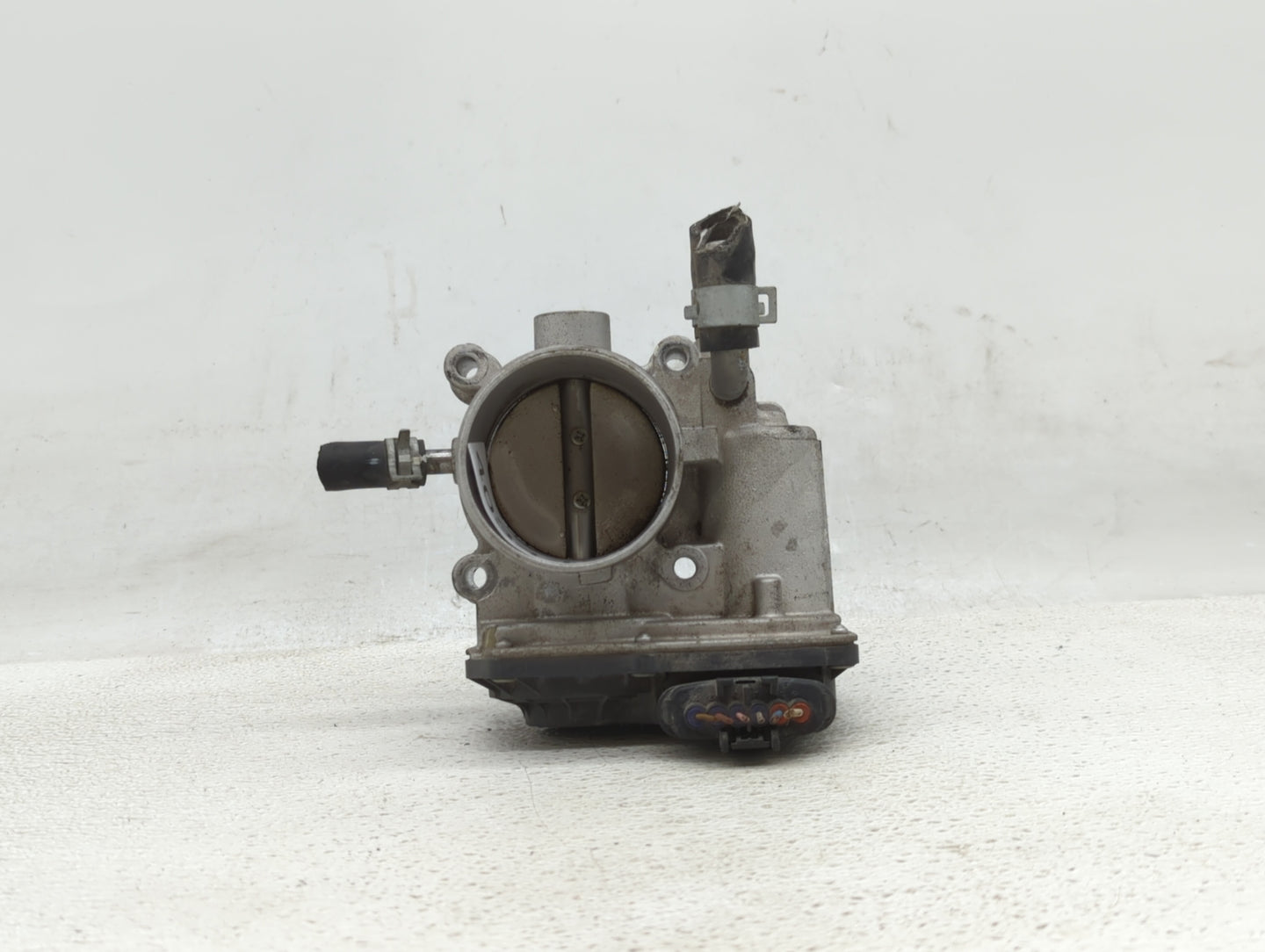 2012-2019 Hyundai Accent Throttle Body P/N:35100-2B300 Fits Fits 2012 2013 2014 2015 2016 2017 2018 2019 OEM Used Auto Parts