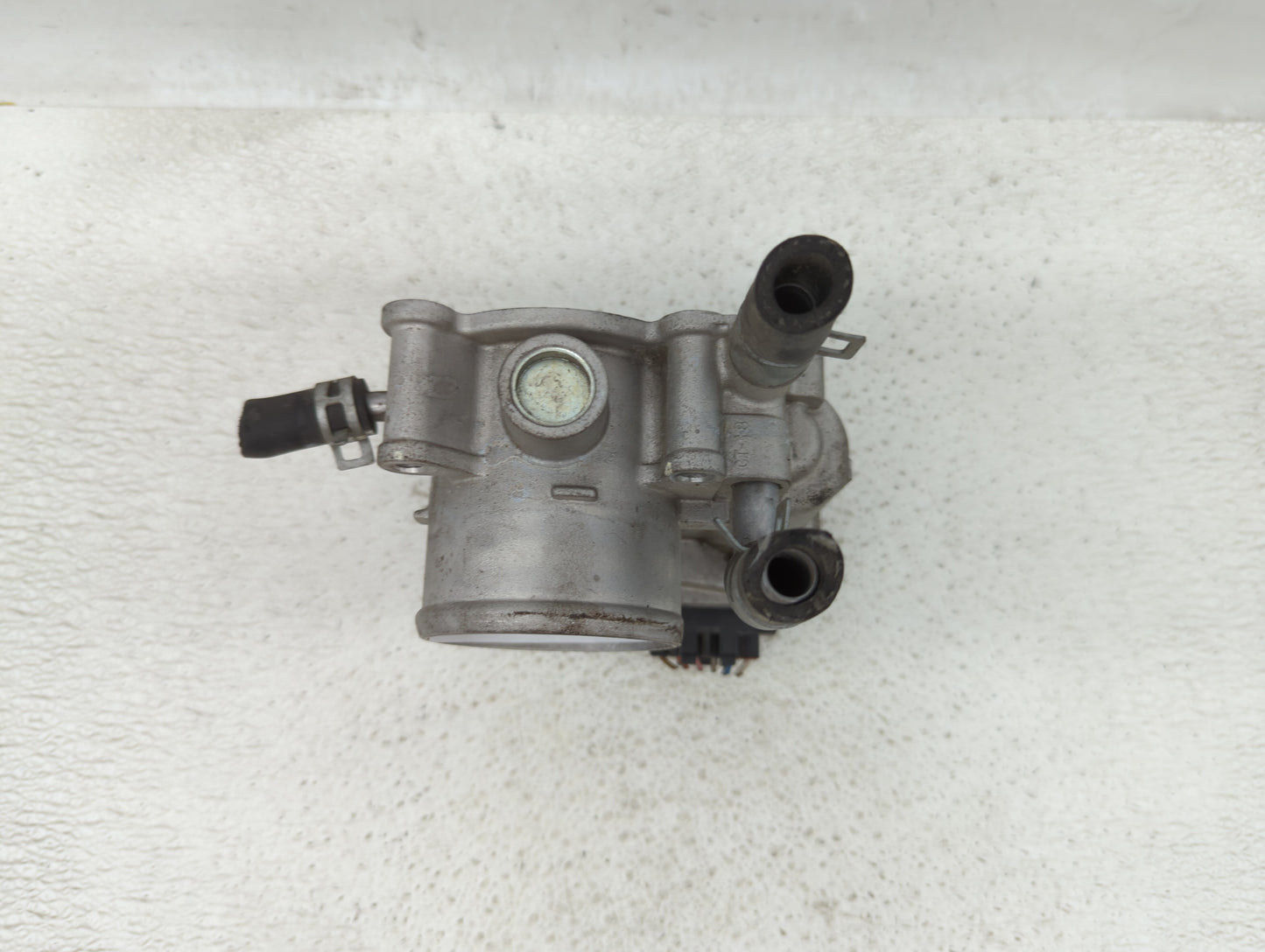 2012-2019 Hyundai Accent Throttle Body P/N:35100-2B300 Fits Fits 2012 2013 2014 2015 2016 2017 2018 2019 OEM Used Auto Parts