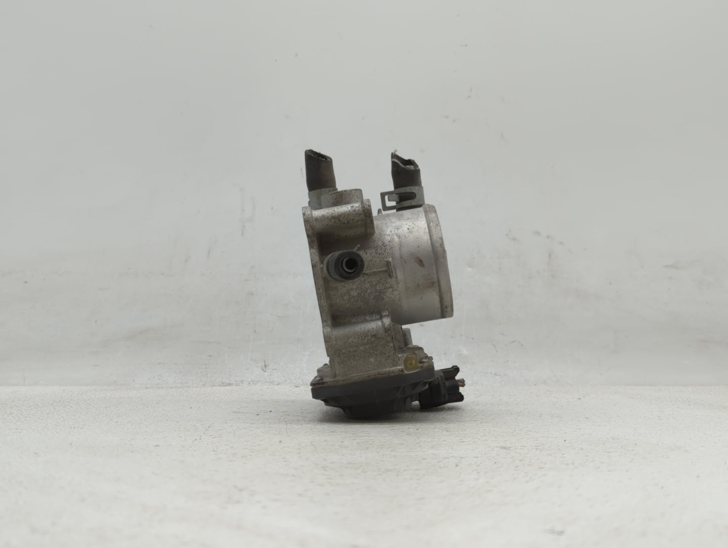 2012-2019 Hyundai Accent Throttle Body P/N:35100-2B300 Fits Fits 2012 2013 2014 2015 2016 2017 2018 2019 OEM Used Auto Parts